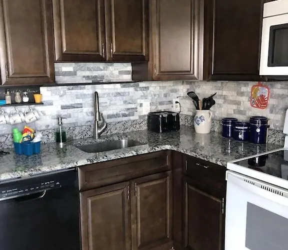 Bayside 1st Floor Oc 2 Br/1ba Pool Close To Jolly Roger/convention Center